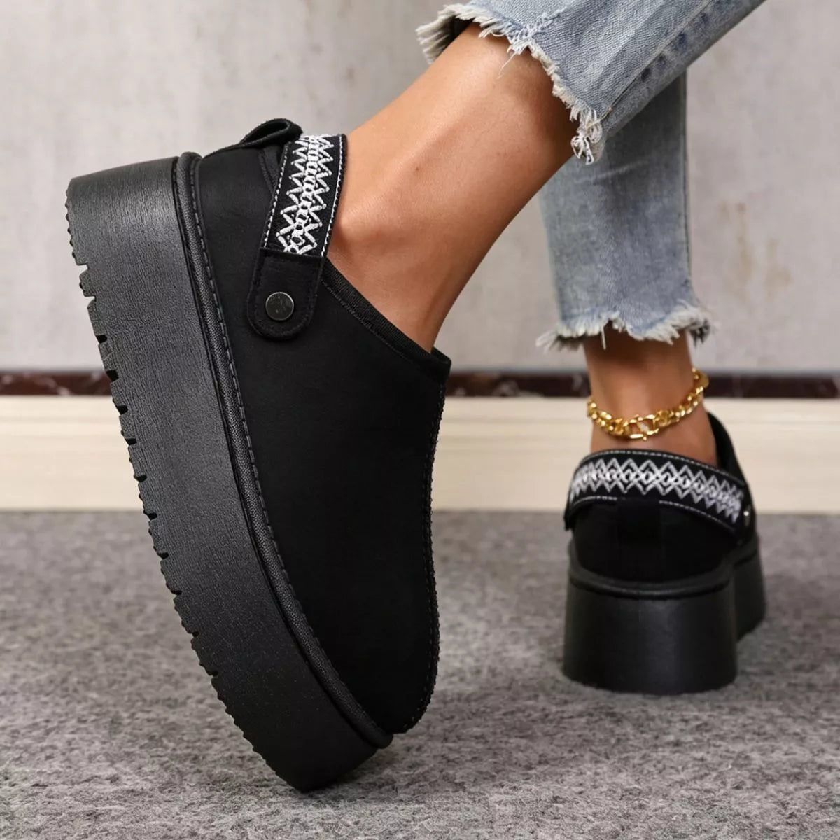 Trendsi platform suede fur-lined boots showing brown suede exterior and plush fur lining for warmth and style.