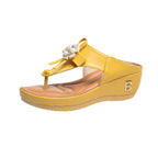 Women's European and American flower flip flops in large size, colorful beach shoes with floral design and comfortable sole.