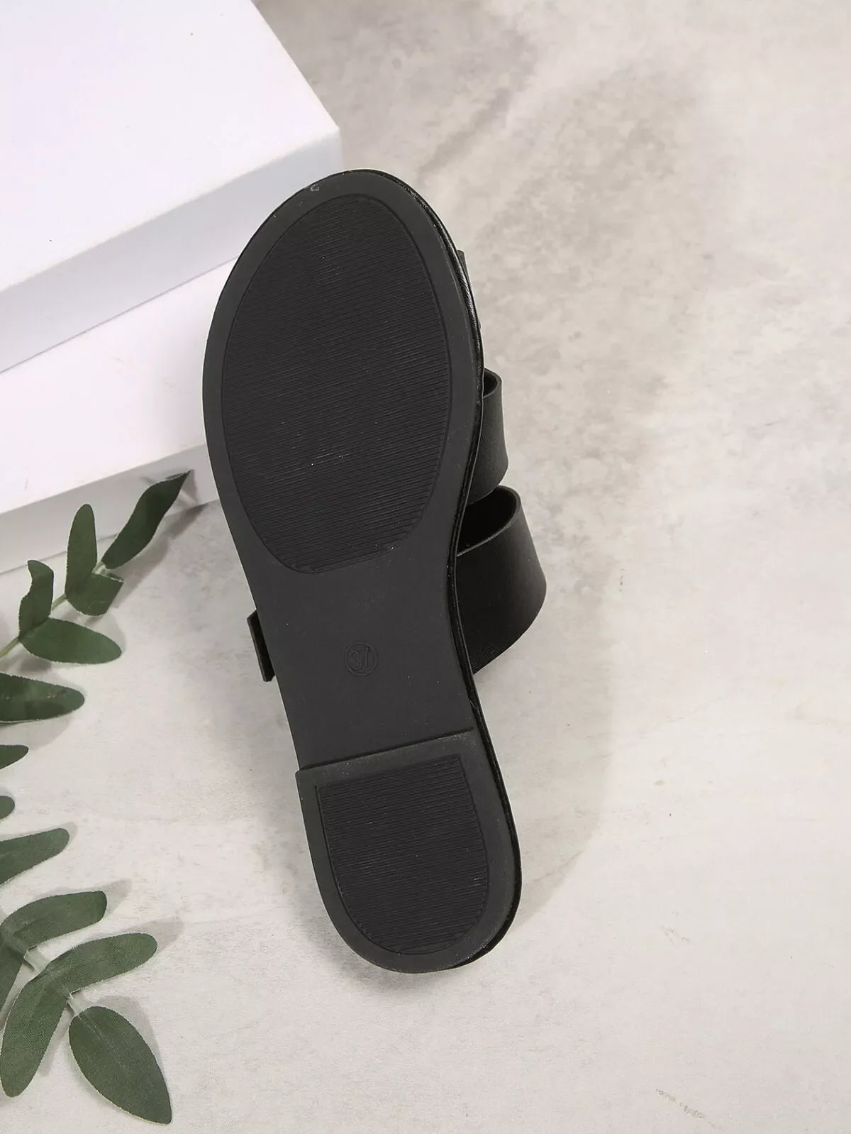 Comfortable Plush Fashion Hub slip-on leather sandals with adjustable buckle, featuring a stylish design and cushioned sole.