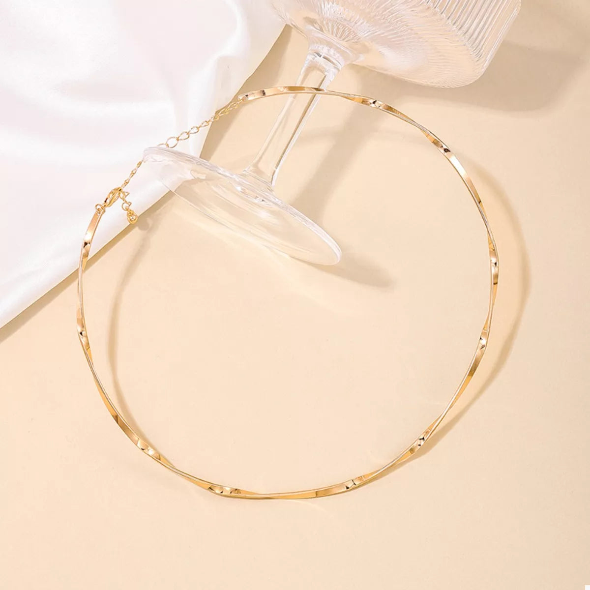 18K gold-plated minimalist necklace featuring a sleek, simple chain design, perfect for elegant everyday wear.