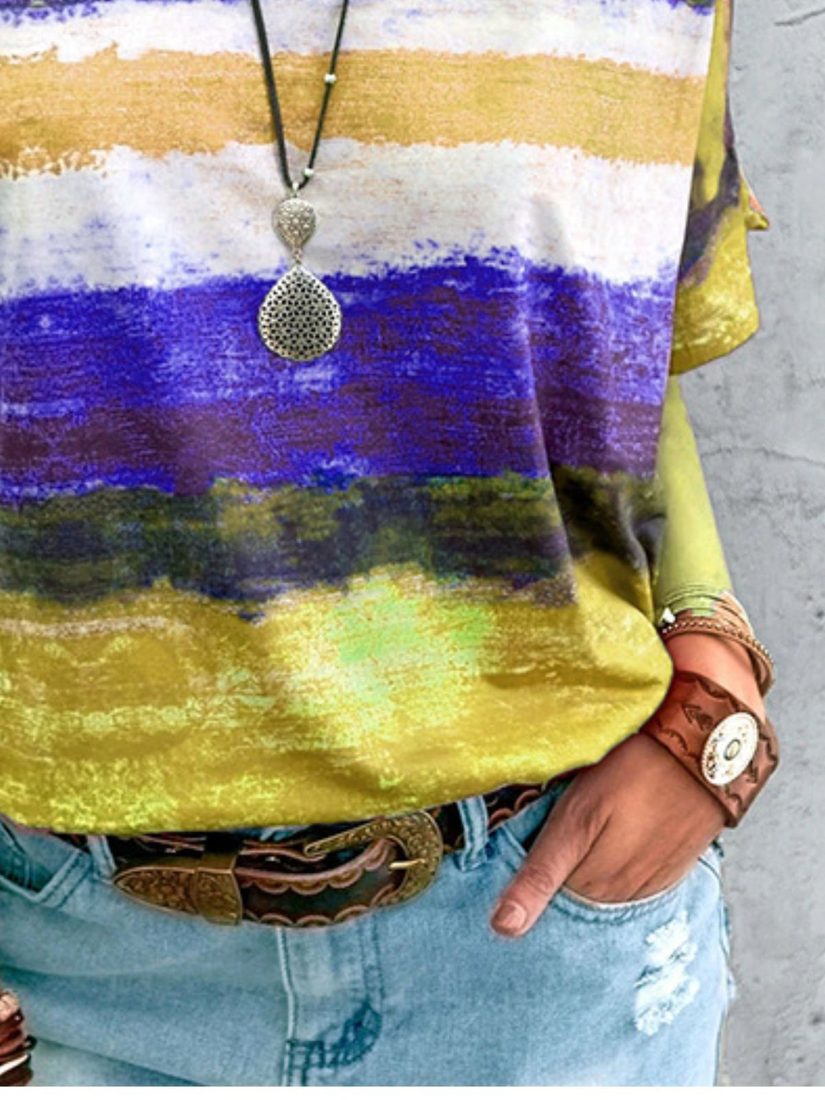 Women's contrast round neck short sleeve casual T-shirt by Plush Fashion Hub, featuring a stylish design and comfortable fit.