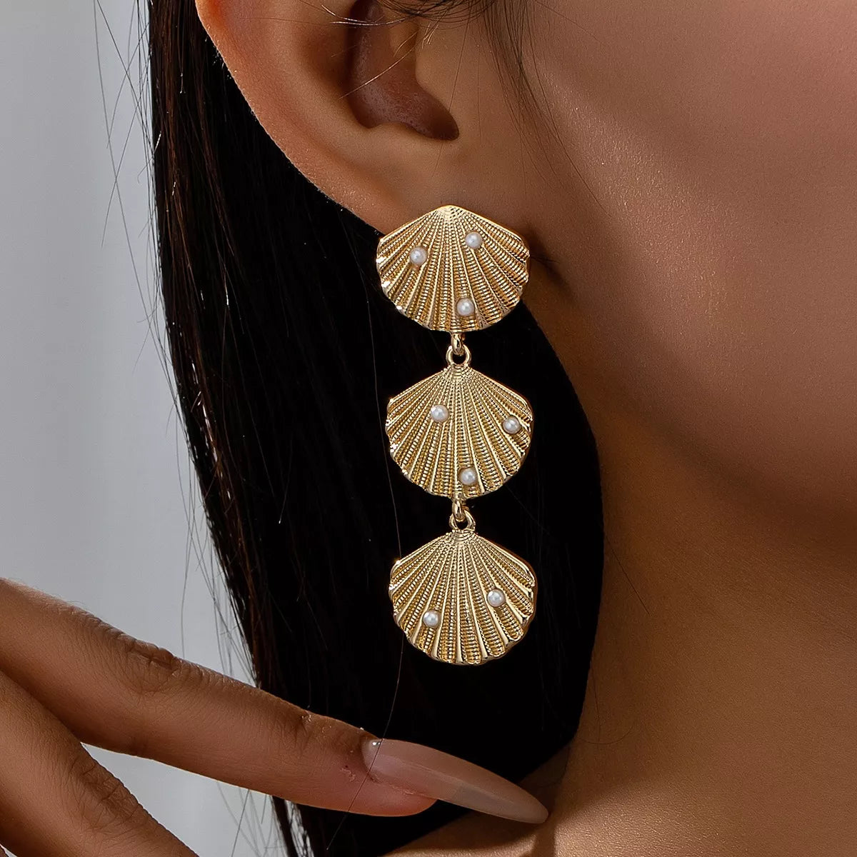 Seashell dangle earrings with pearl accents from Plush Fashion Hub, featuring beach-inspired jewelry with elegant design.