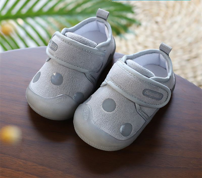 Infants And Toddlers Soft-soled Cotton Cloth Will Not Drop ShoesIntroducing the Infants And Toddlers Soft-soled Cotton Cloth Shoes! Perfect for toddlers in the summer, spring or fall. Made with breathable and wear-resistant cottoInfant ShoesPlush Fashions ShopPlush Fashion Shop