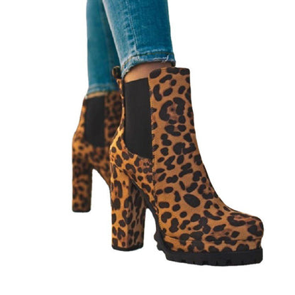 Round-toe ankle boots with leopard print and thick square high heels.