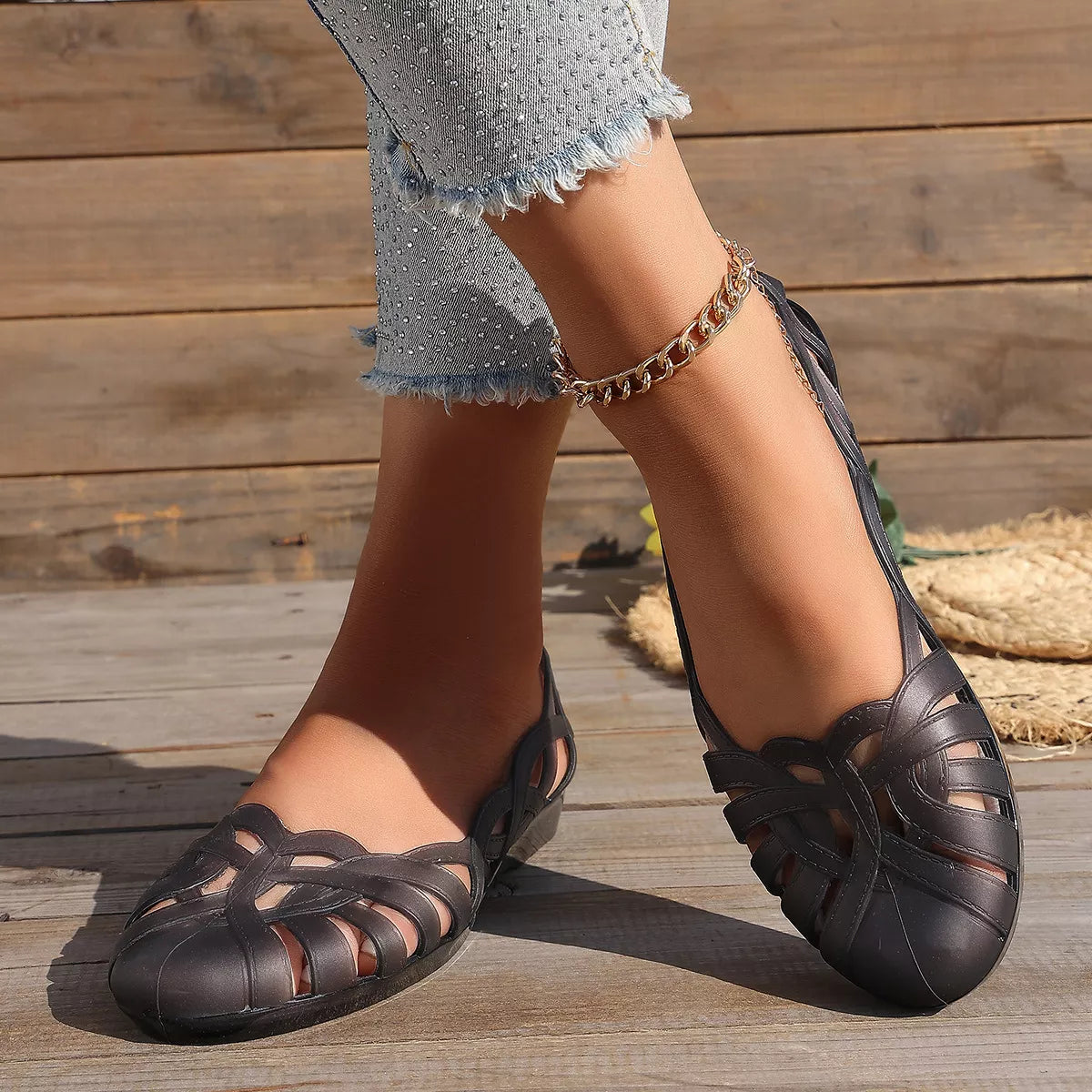 Trendsi round toe flats sandals with minimal design, featuring a sleek strap and comfortable footbed for casual wear.