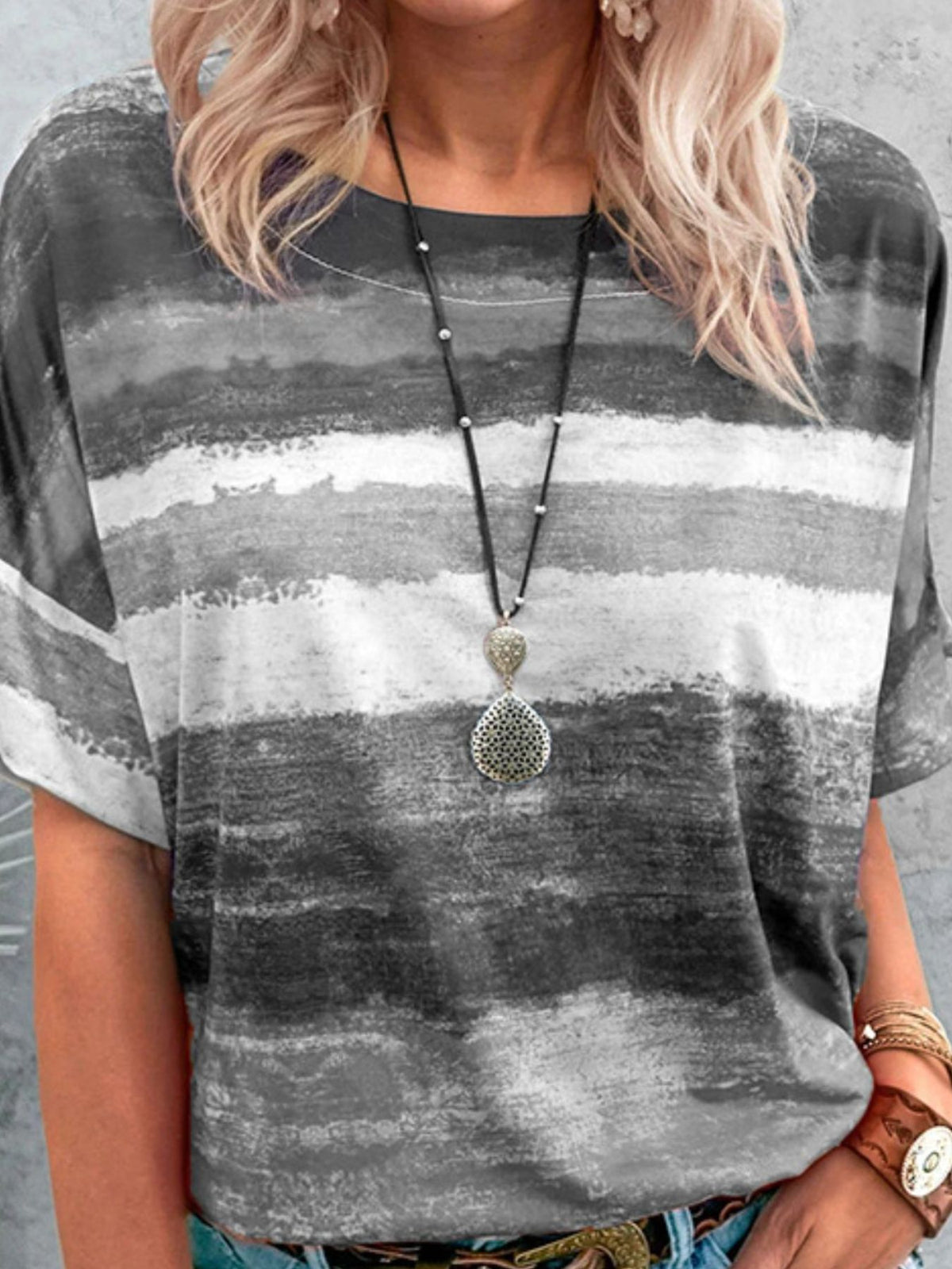 Women's contrast round neck short sleeve casual T-shirt from Plush Fashion Hub, featuring a stylish design and comfortable fit.