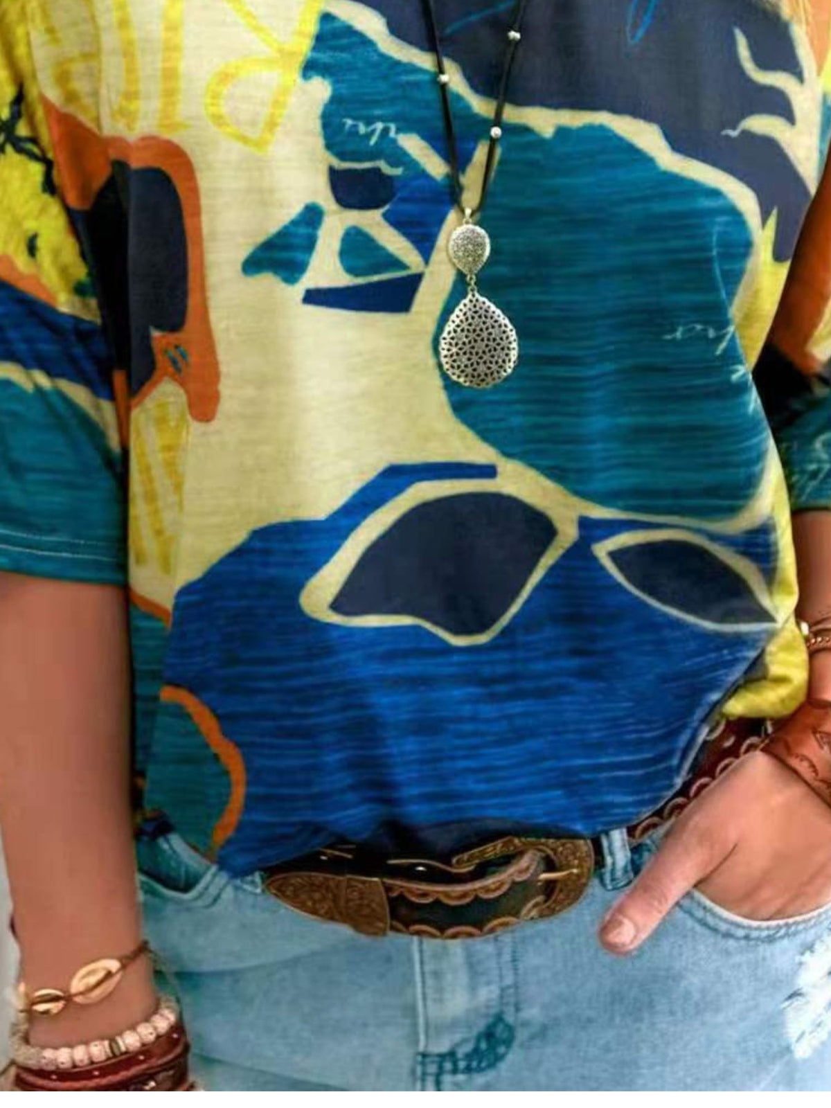 Women's contrast round neck short sleeve casual T-shirt by Plush Fashion Hub, featuring a stylish design and comfortable fit.