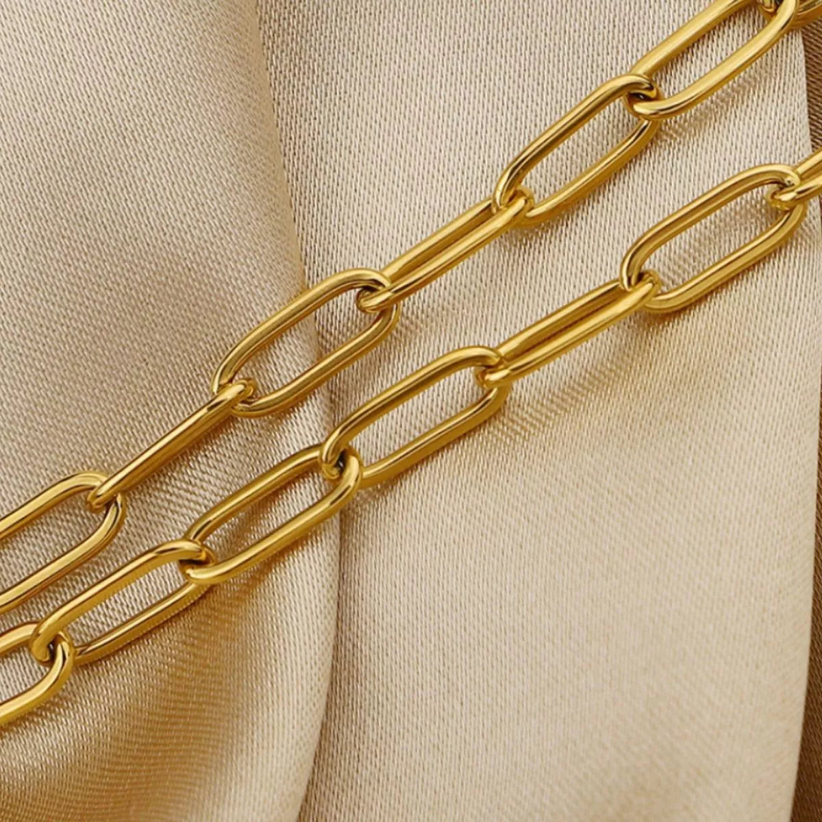 18K gold-plated chain link toggle clasp necklace with bold links, stylish jewelry piece from Plush Fashion Hub.