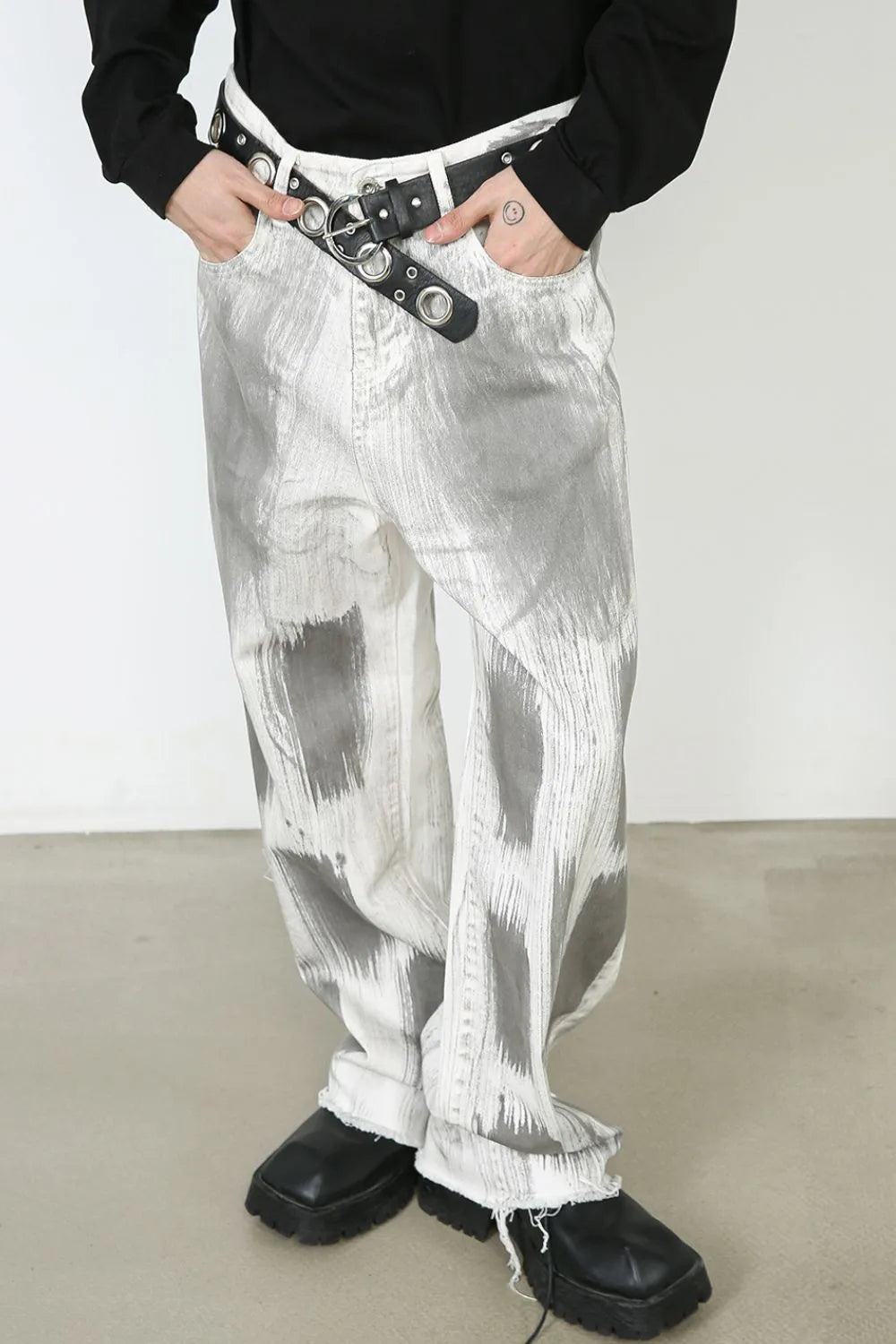 Men's contrast loose denim jeans by Plush Fashion Hub featuring relaxed fit and stylish contrasting stitching.