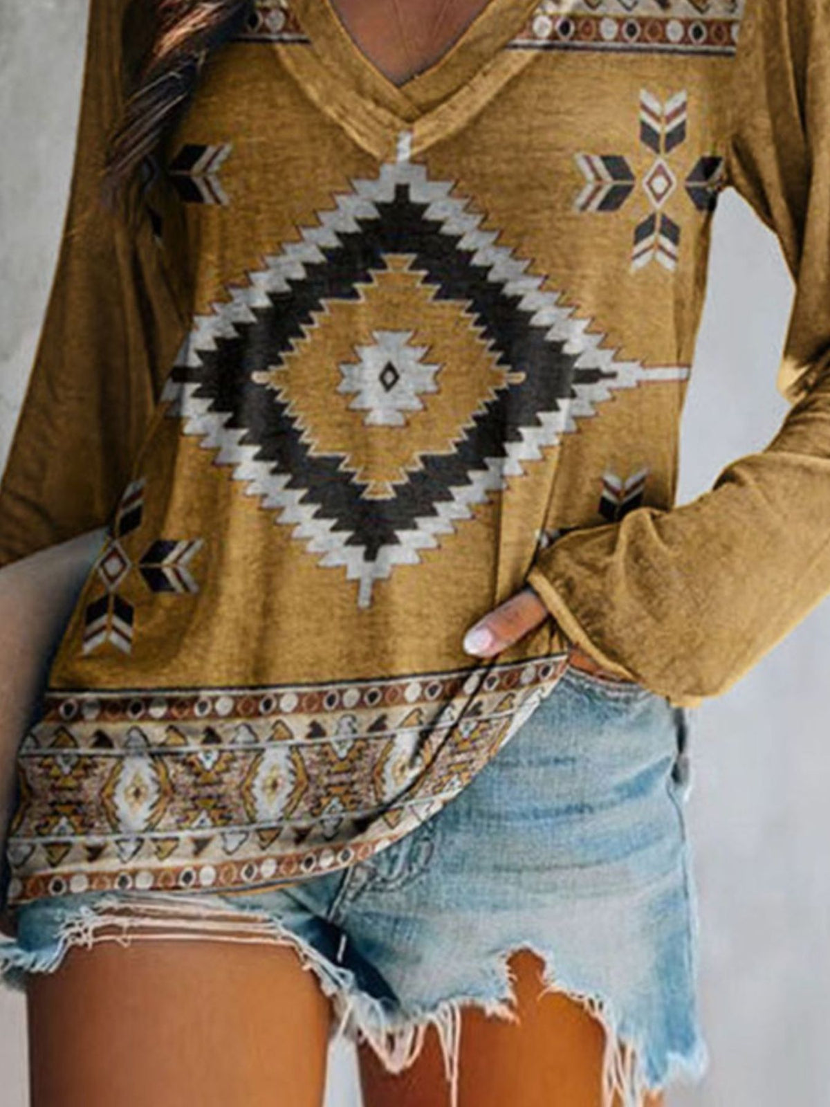 Plus size plush fashion hub geometric print V-neck long sleeve casual T-shirt, stylish and comfortable for everyday wear.