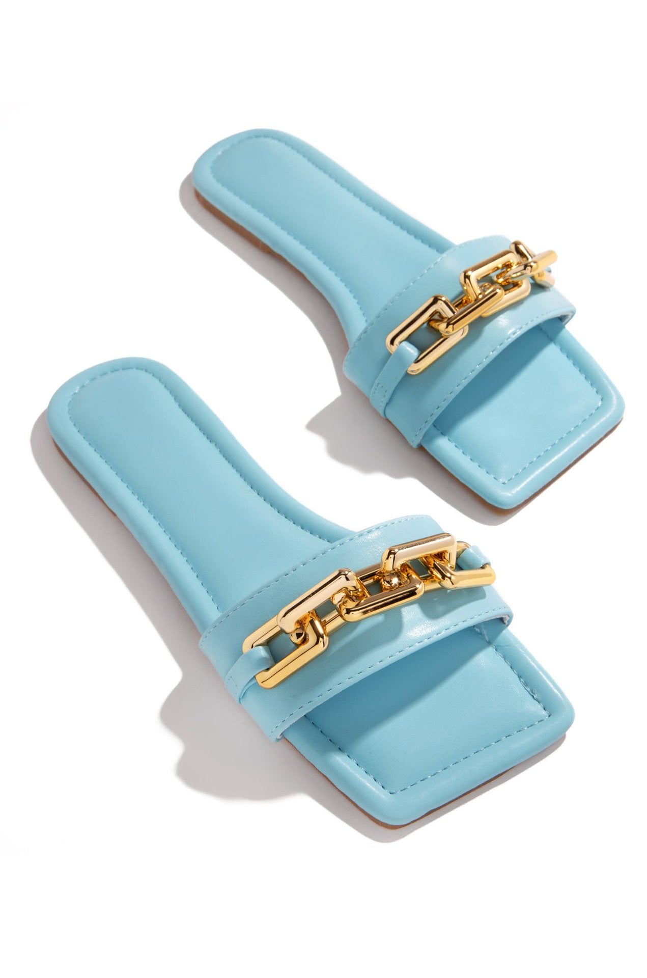 LadyShow.Store women's casual flat-bottom chain sandals and slippers featuring stylish cross straps and comfortable design.