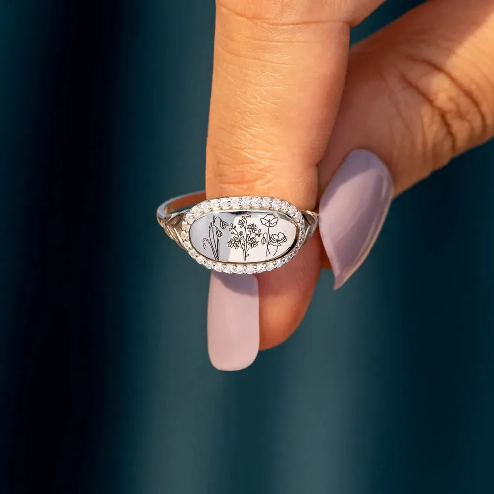 Elegant flower epoxy gum inlaid zircon ring featuring a floral design and sparkling zircon accents, crafted by Plush Fashion Hub.