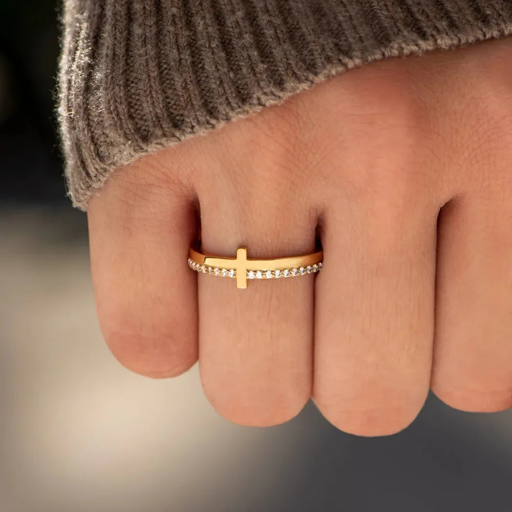 Sterling silver cross ring with detailed design, crafted from 925 silver, perfect for stylish jewelry collection.