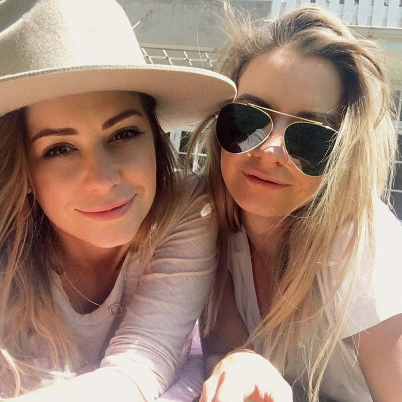 Luxury Plush Fashion Hub pilot women's sunglasses with aviator style, vintage design, and tinted lenses.