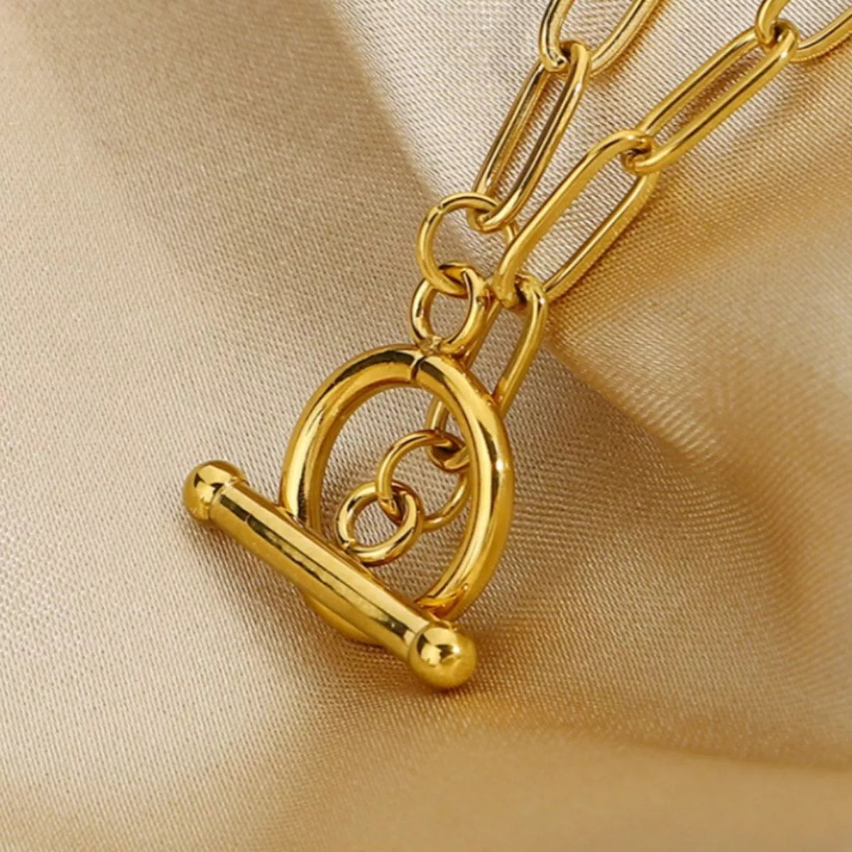 Gold-plated chain link toggle clasp necklace with a polished finish, featuring a stylish clasp and classic design.