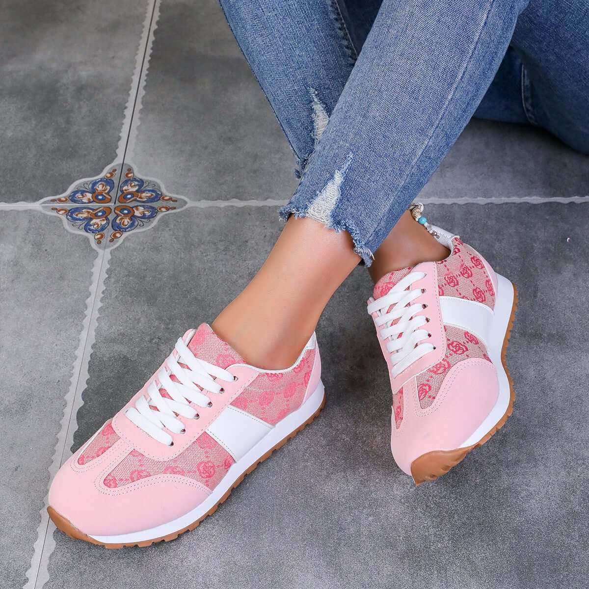 Contrast Round Toe Flat Sneakers - Plush Fashion Shop #