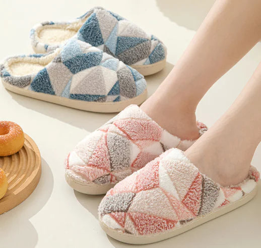 Soft plush women slippers with thick soles, ideal for autumn and winter, from Trendy Attic Store01.