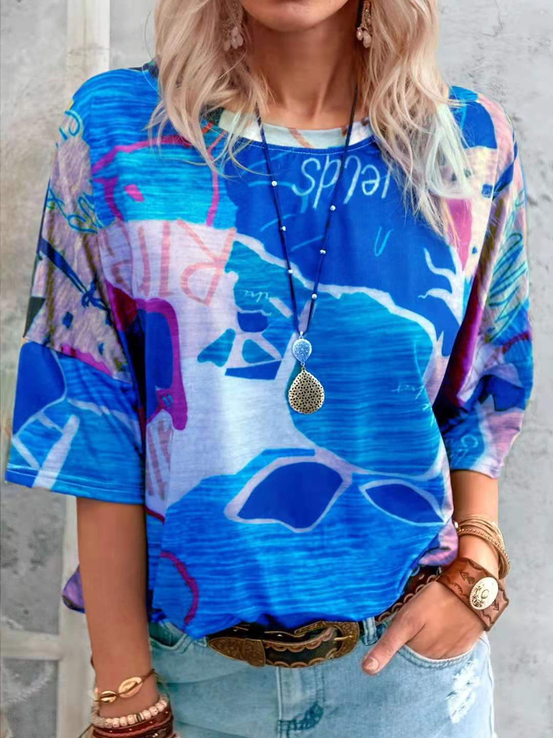 Women's contrast round neck short sleeve casual T-shirt by Plush Fashion Hub, featuring a relaxed fit and stylish design.