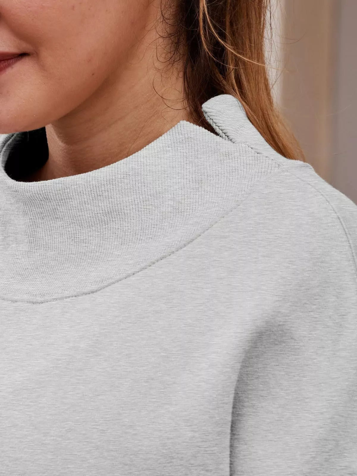 Women’s oversized plush fashion hub mock neck sweatshirt with dropped shoulders and casual style, shown in a relaxed fit.