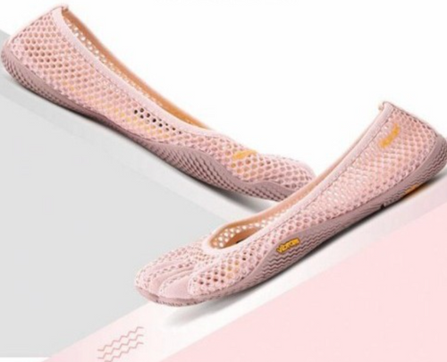 eprolo women's five-finger training shoes for yoga, Pilates, and outdoor sports, showing flexible, lightweight footwear with individual toe design.