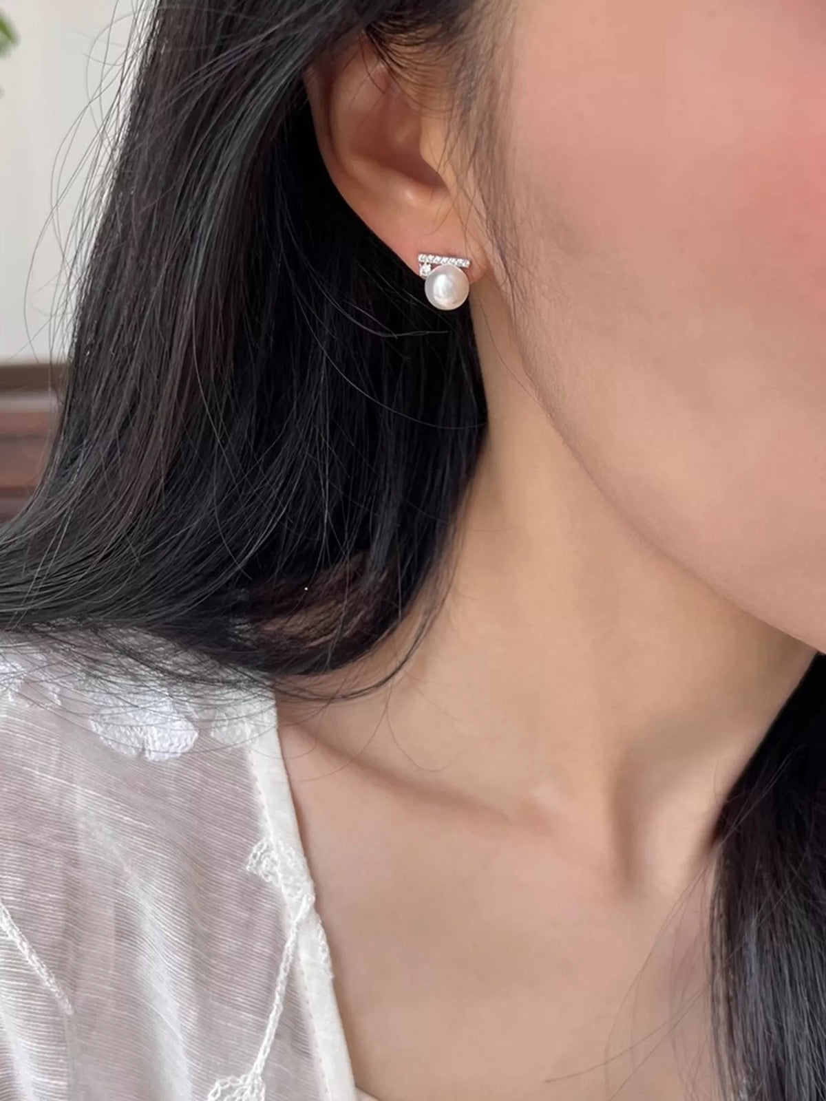 Elegant zircon and pearl stud earrings featuring a classic design, perfect for adding a touch of sophistication to any outfit.