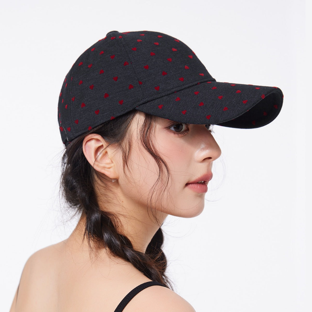 Women’s plush fashion hub heart print casual baseball hat, adjustable sport cap with stylish design and comfortable fit.