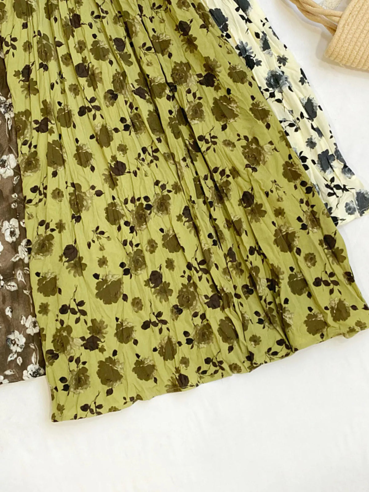 Floral print elastic waist midi skirt from Plush Fashion Hub with a flowing, feminine design and vibrant flower pattern.