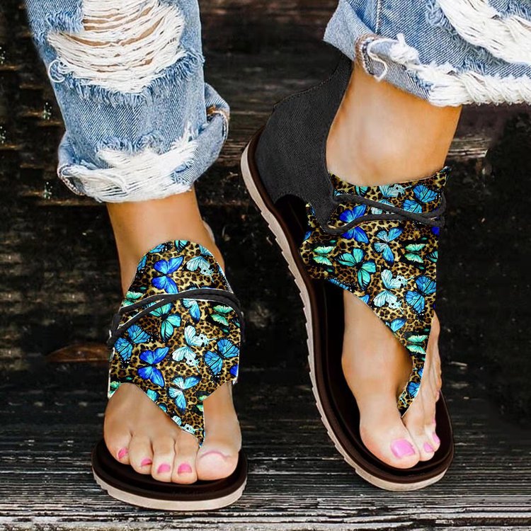 LadyShow.Store leopard print flat beach sandals featuring spring and summer fashion, large size, and comfortable slip-on design.