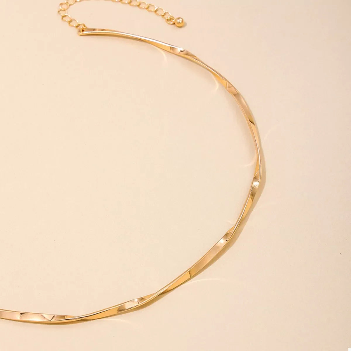 18K gold-plated minimalist necklace with a sleek chain, stylish jewelry piece from Plush Fashion Hub.