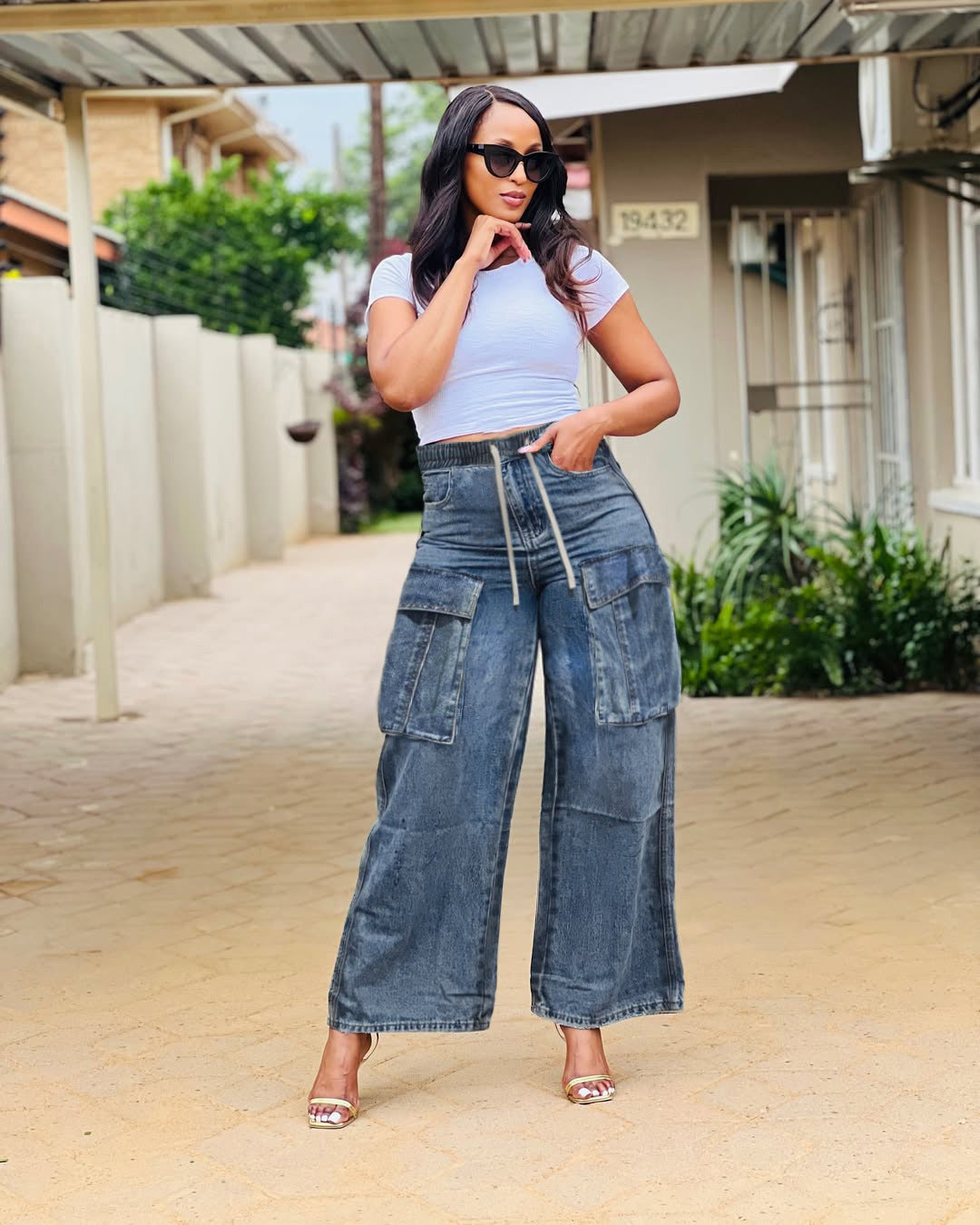 Eprolo street style wide-leg cargo jeans with multiple pockets, casual fit, and distressed denim finish.