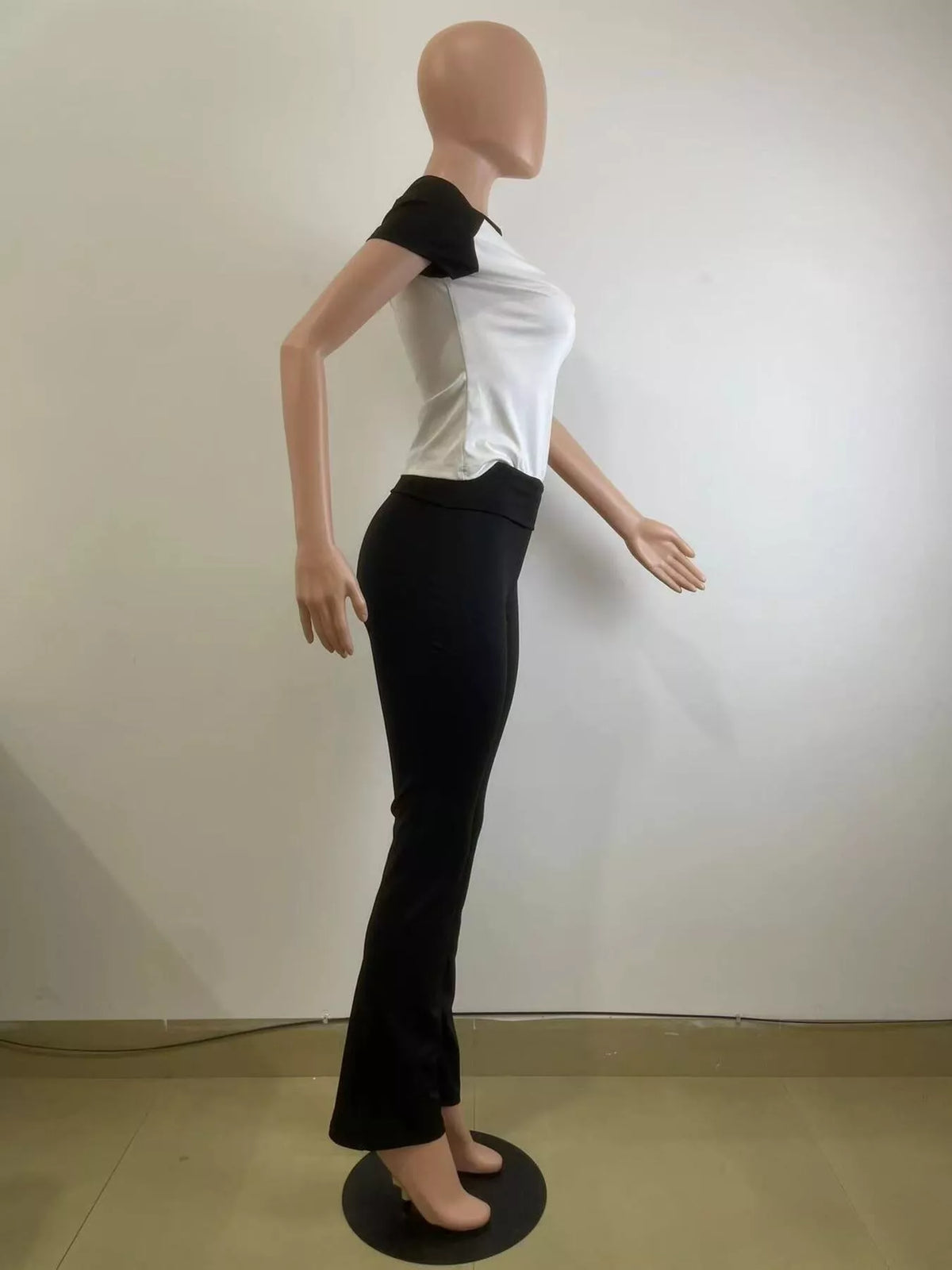Plush Fashion Hub contrast short sleeve tee and pants loungewear set, soft fabric, relaxed fit, suitable for comfortable home wear.