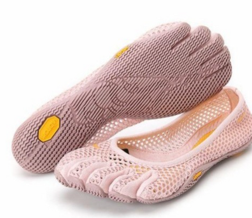 eprolo women's five-finger training shoes for yoga, Pilates, and outdoor sports, showing flexible design and lightweight construction