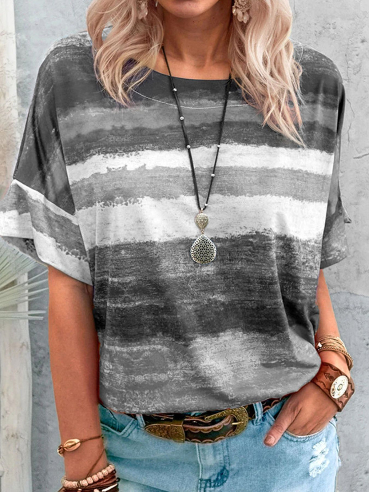 Women's contrast round neck short sleeve casual T-shirt from Plush Fashion Hub, featuring a stylish design and comfortable fit.