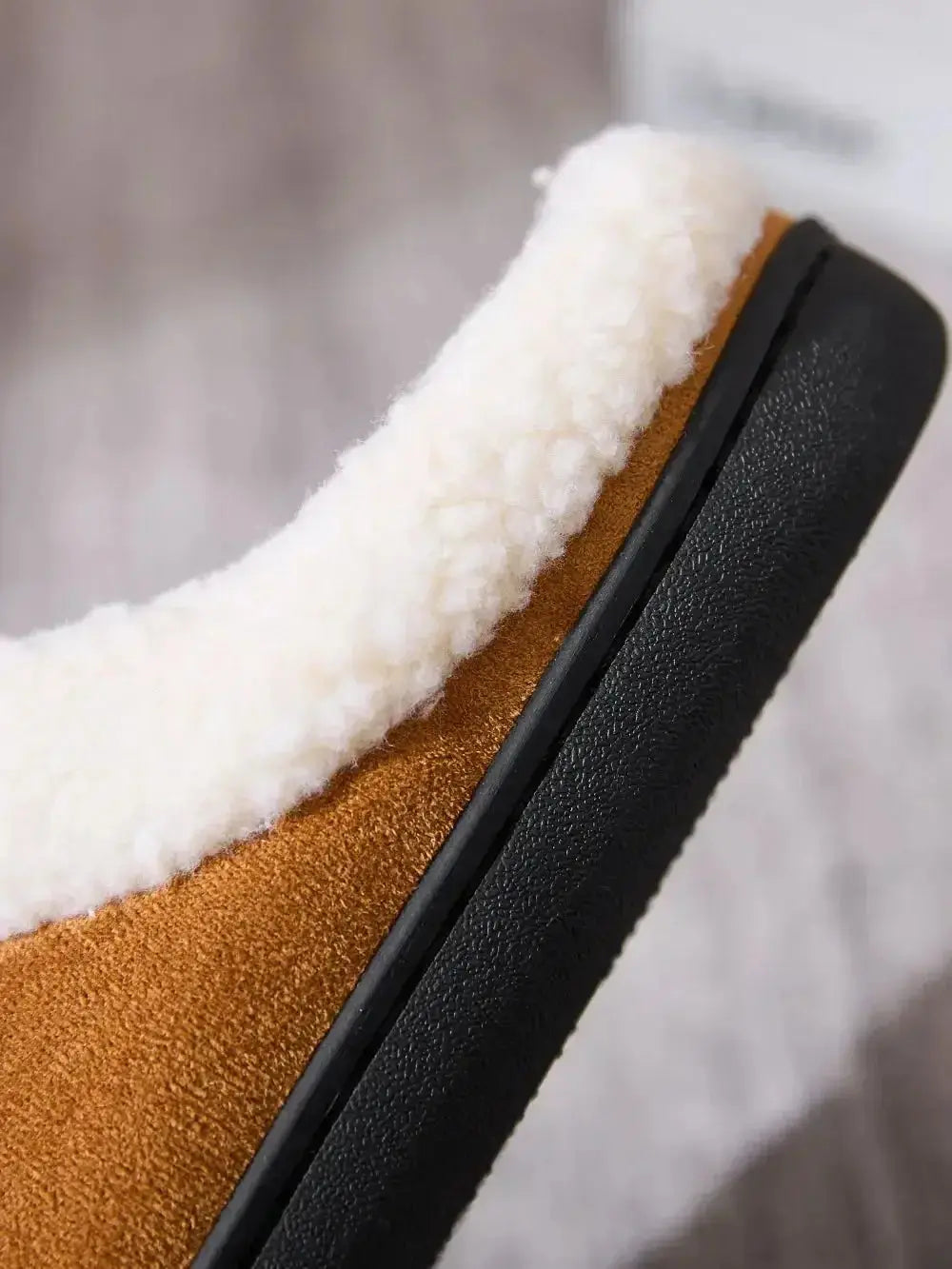 Women’s contrast round toe flat slippers from Plush Fashion Hub, comfortable indoor slip-ons with soft fabric and cushioned soles.