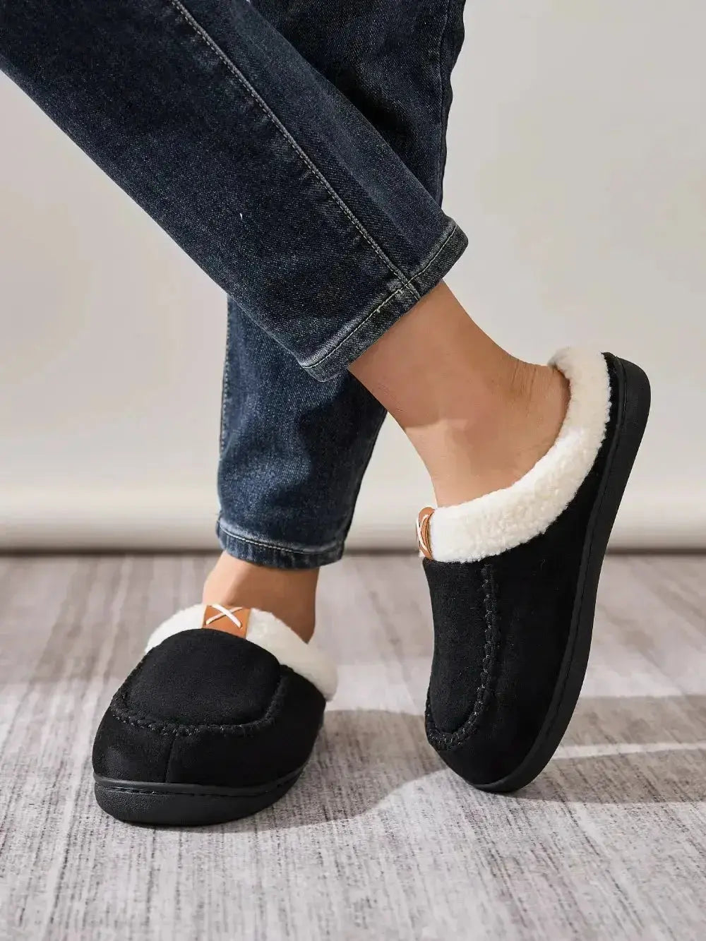 Women's contrast round toe flat slippers from Plush Fashion Hub, comfortable indoor slip-ons with a stylish design.