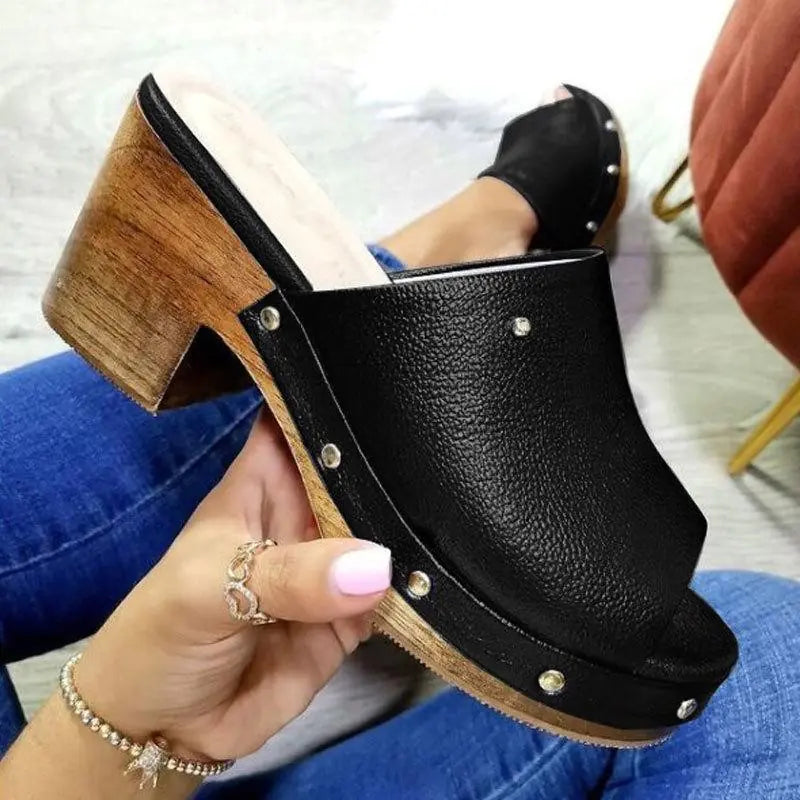 Women wedge platform sandals with thick heels and open-toe design from Trendy Attic Store01.