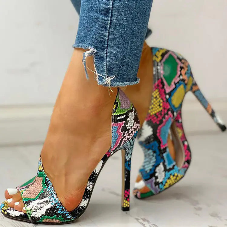 Fashion floral peep-toe high heels for women, stylish Trendy Attic Store01 shoes with vibrant floral design and elegant heel.