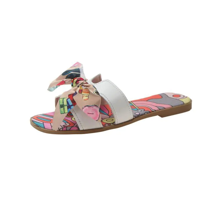 Women's summer flat slippers with bow detail, stylish women’s sandals from Trendy Attic Store01, featuring comfortable flat design and bow accents.