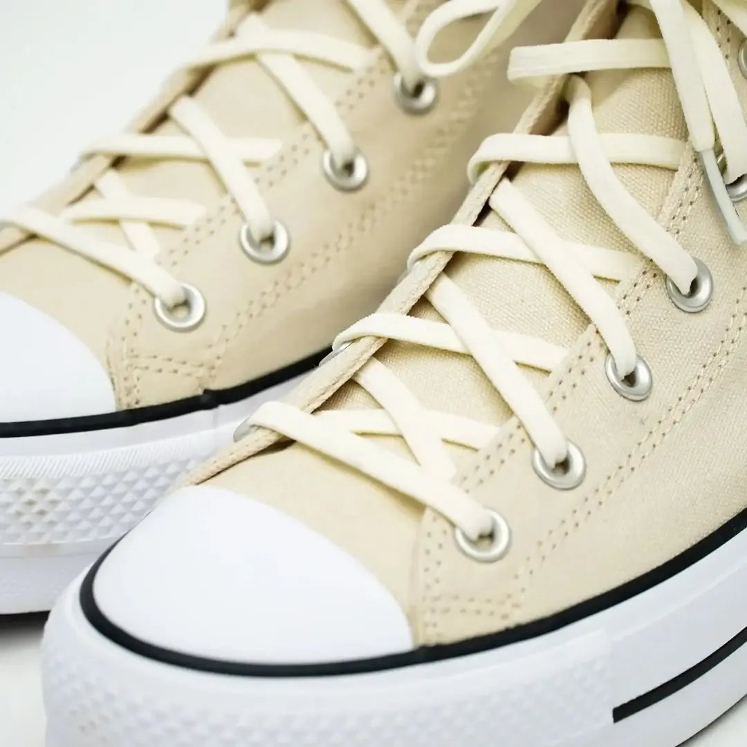 Elastic shoelace in Luxe Creme by Bread, with a close-up view of the soft, stretchy fabric and secure aglets.