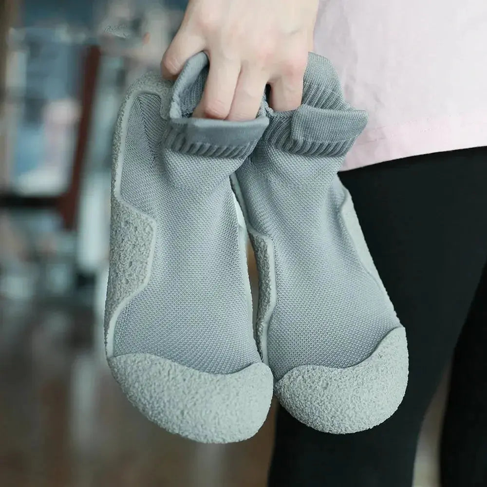 Lightweight Plush Fashion Hub non-slip yoga and fitness sneakers with breathable mesh and wear-resistant soles for active workouts.