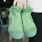 Lightweight Plush Fashion Hub non-slip sneakers designed for yoga and fitness, featuring breathable, wear-resistant athletic footwear.