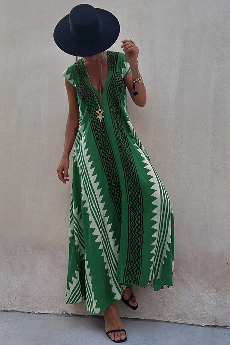 Casual loose holiday dress for women by Plush Fashion Hub, featuring a relaxed fit and comfortable style perfect for warm weather.