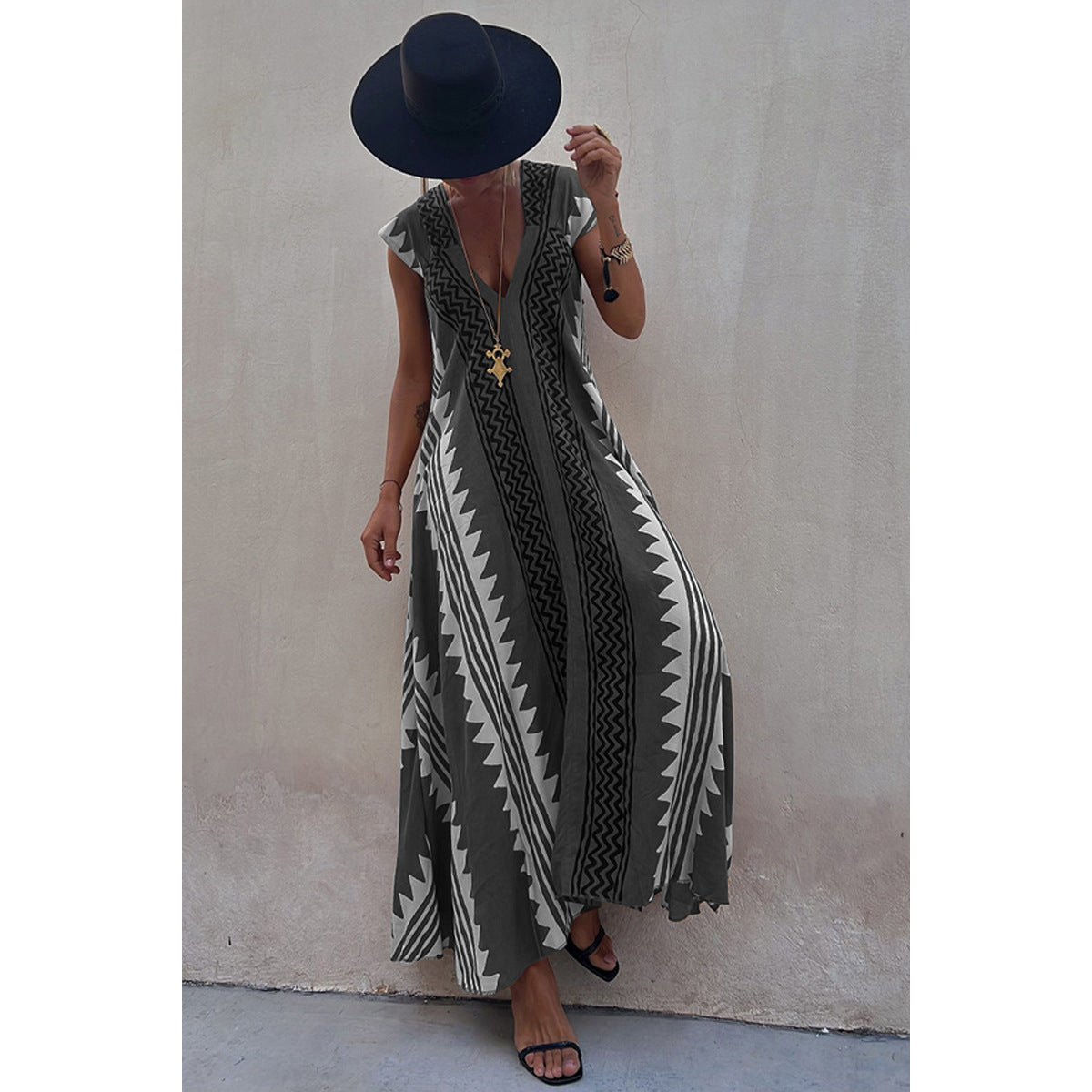 Casual loose holiday dress for women by Plush Fashion Hub, featuring a comfortable, relaxed fit perfect for casual wear.