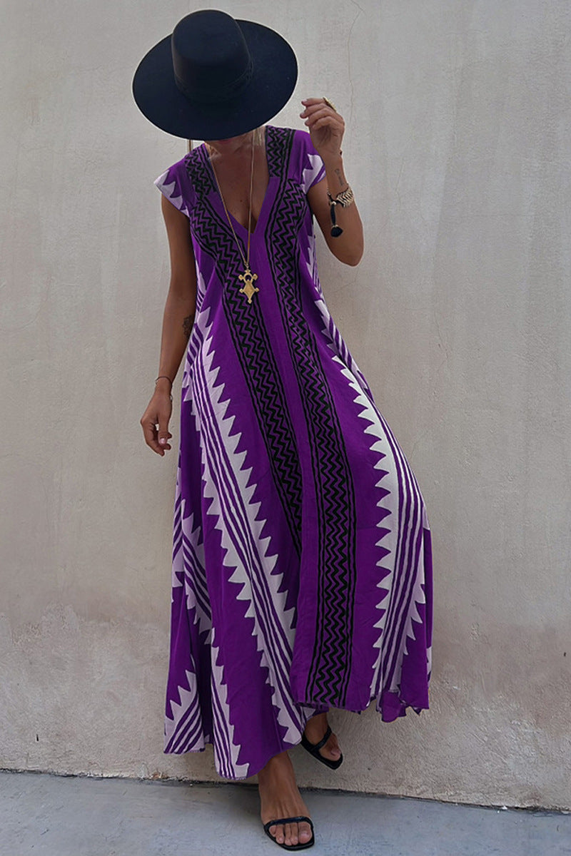 Loose casual holiday dress for women by Plush Fashion Hub, featuring a relaxed fit and comfortable style.