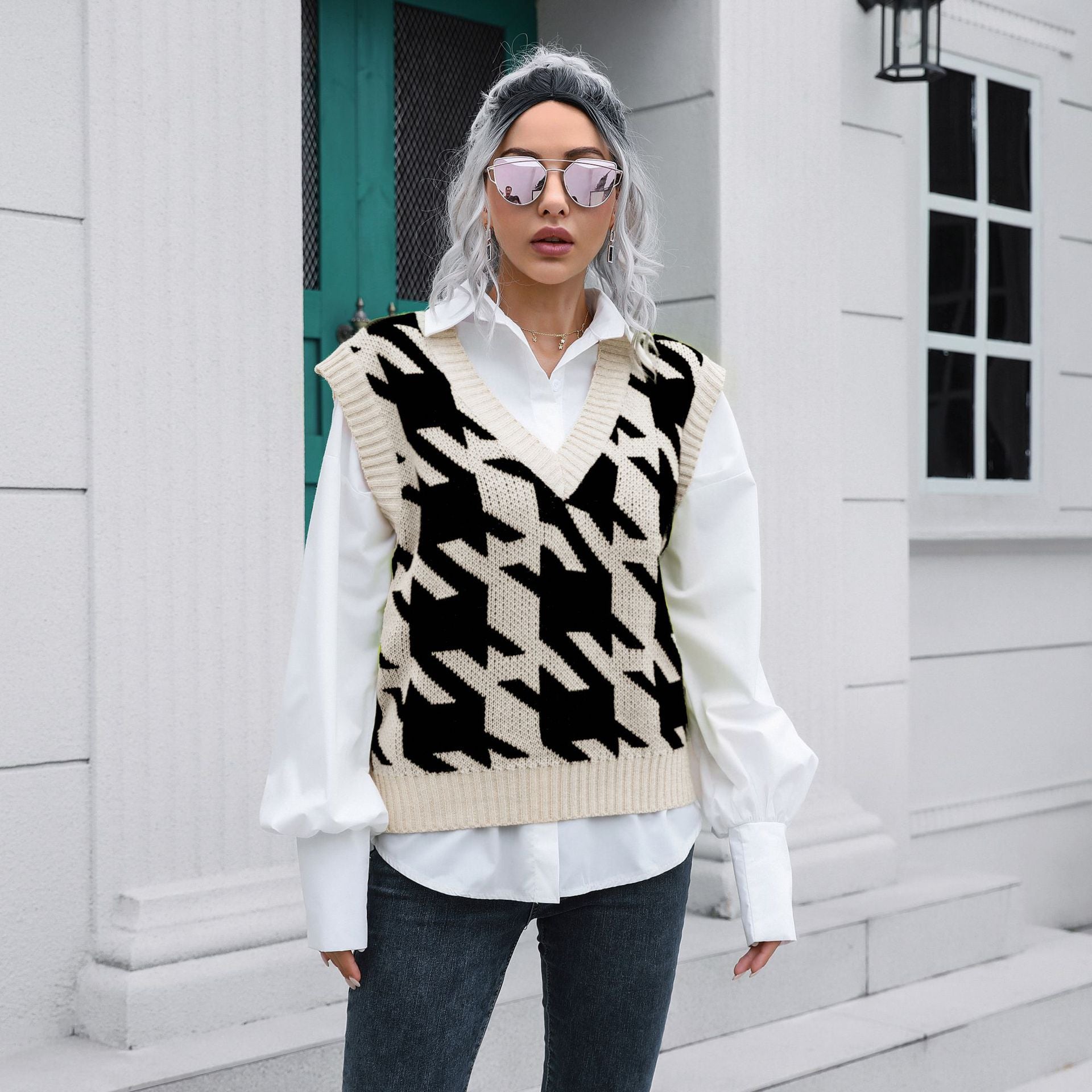 Bella Mia houndstooth V-neck knit vest sweater for women, featuring boucle outerwear suitable for autumn and winter.