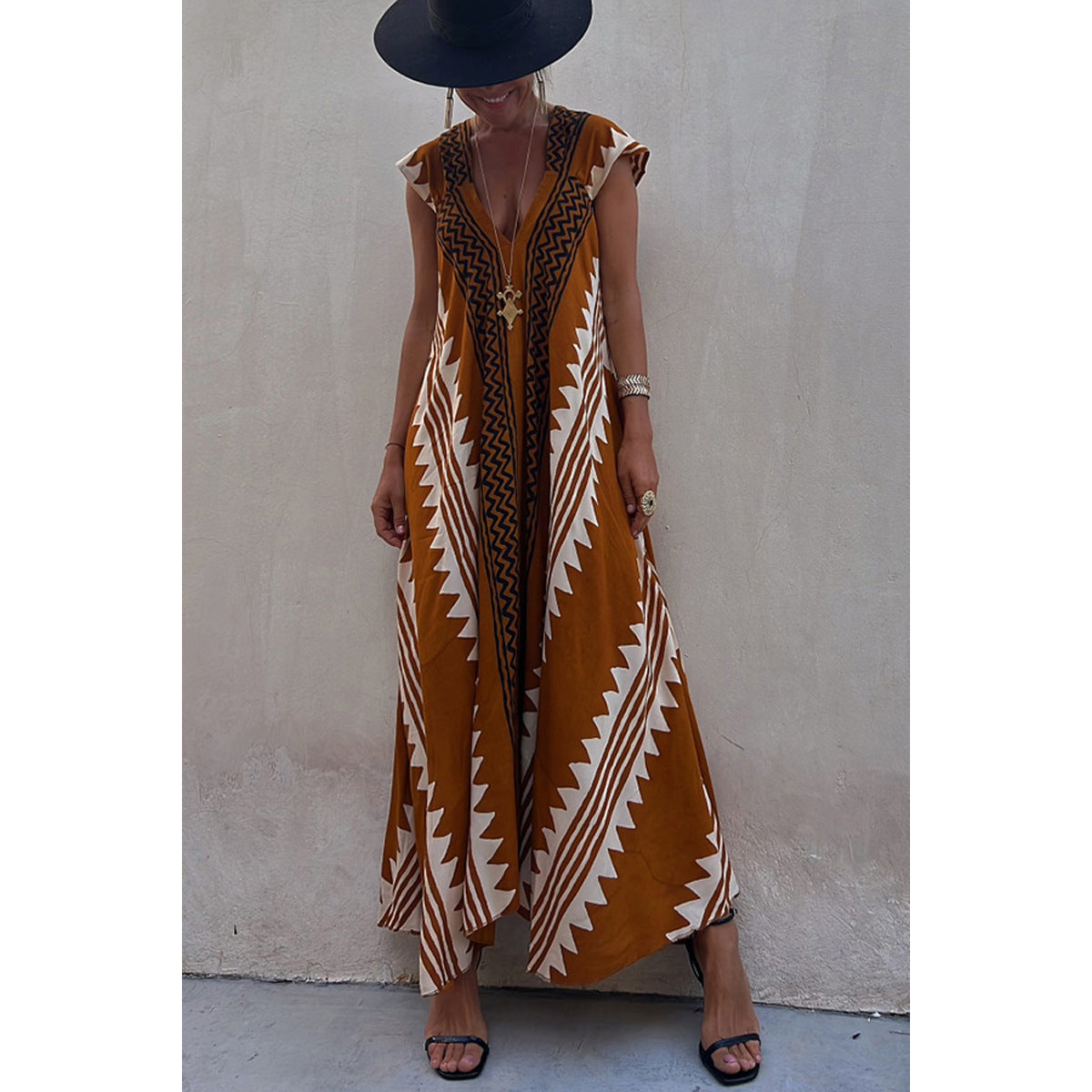 Casual women's loose holiday dress from Plush Fashion Hub, featuring a comfortable, relaxed fit and stylish design.
