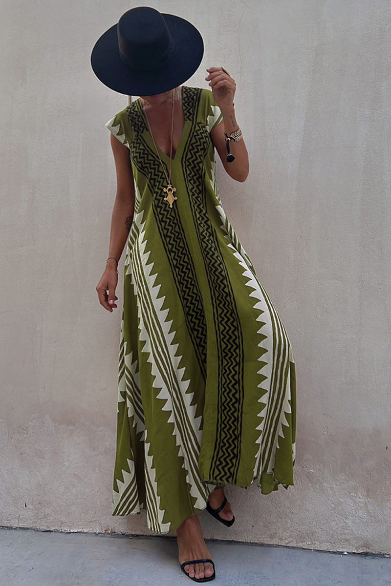 Casual loose holiday dress for women by Plush Fashion Hub, featuring a relaxed fit and stylish design suitable for warm weather.