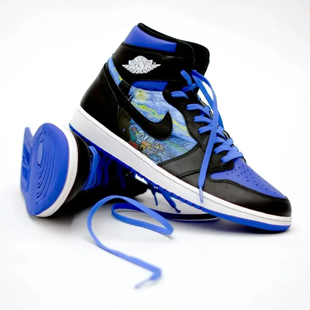 Blue elastic shoelace by Bread, showcasing a close-up of the Sonic Blue color and flexible design.