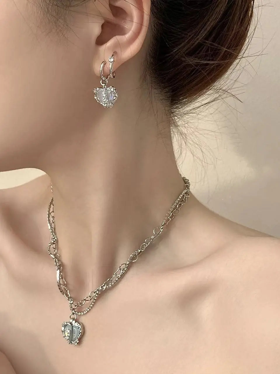 Sparkling Heart Bone-On Earrings PAINEVIDA