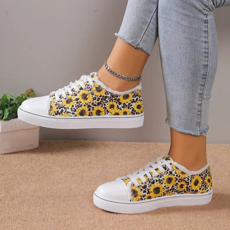 Trendy Attic Store01 women's low top floral canvas shoes with breathable design, featuring colorful floral patterns and comfortable fit.